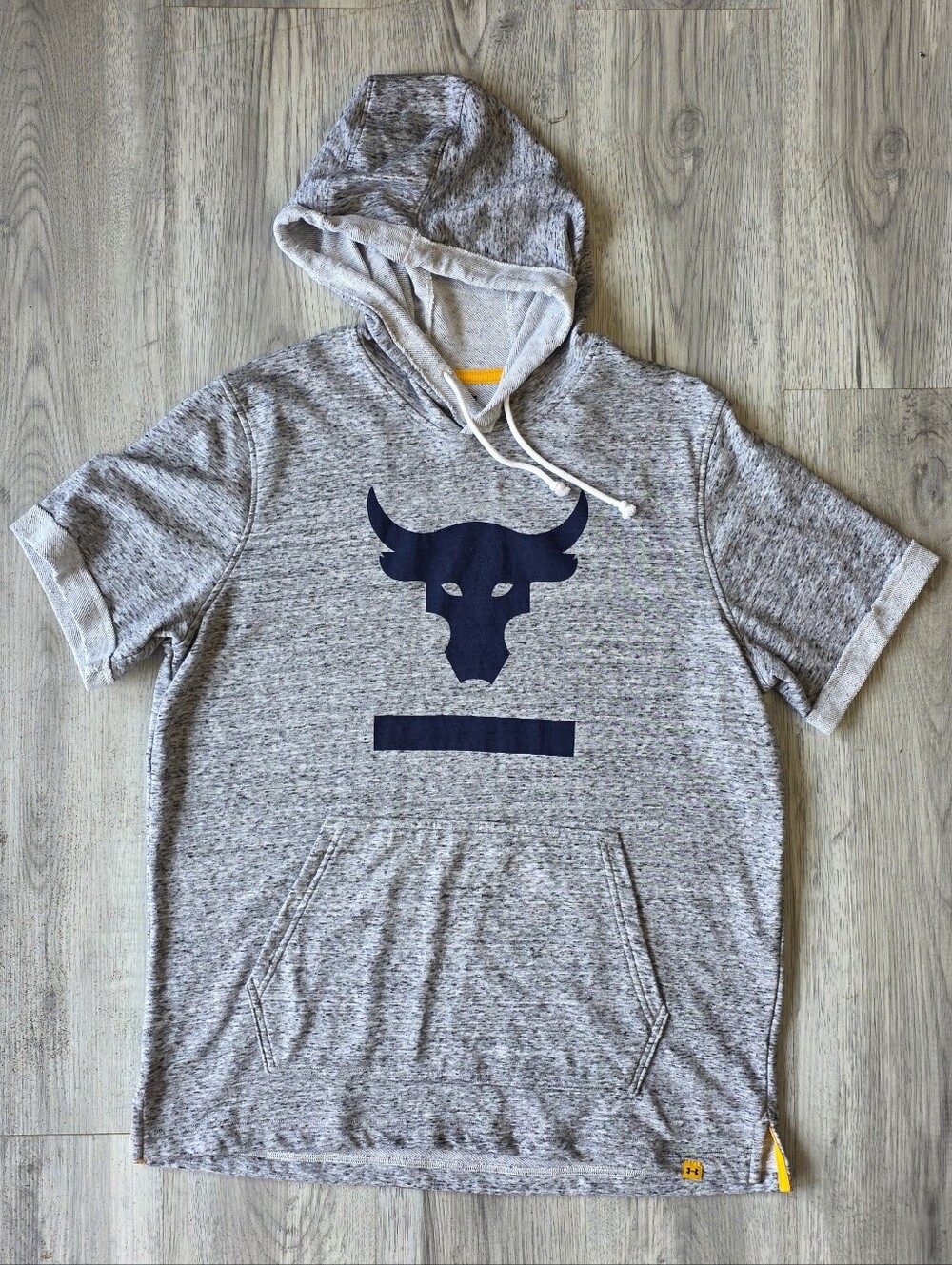 Under Armour Project Rock Men’s Large Gray Short Sleeve Hoodie Bull Logo Gym